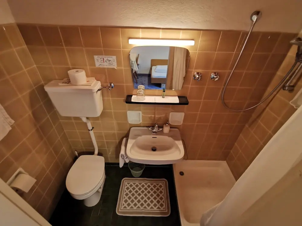 Economy room