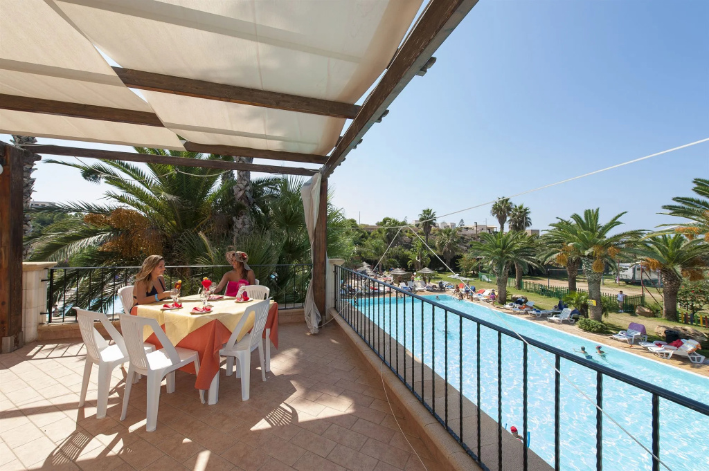 Balcony & Terrace
