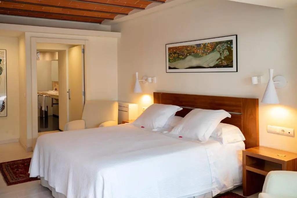 Double room (full double bed)