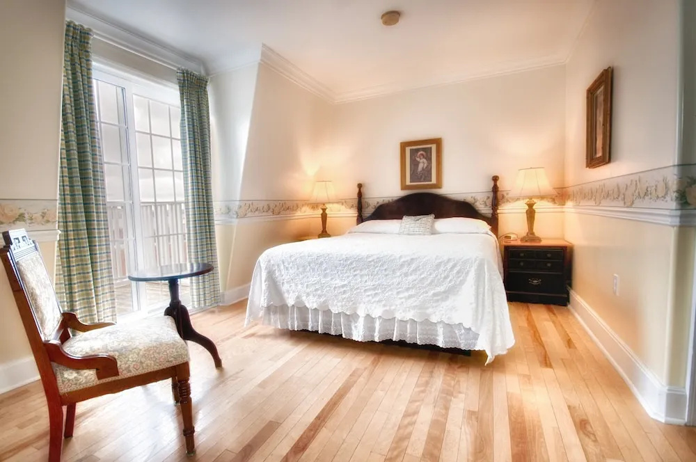 Standard Double room with balcony and with lake view (full double bed)