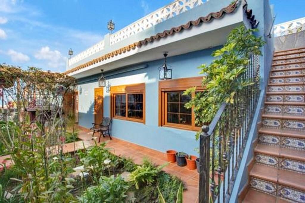 3 bedrooms villa with sea view enclosed garden and wifi at Los Realejos 3 km away from the beach
