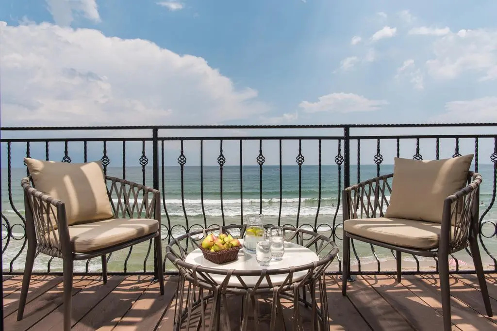 Balcony & Terrace