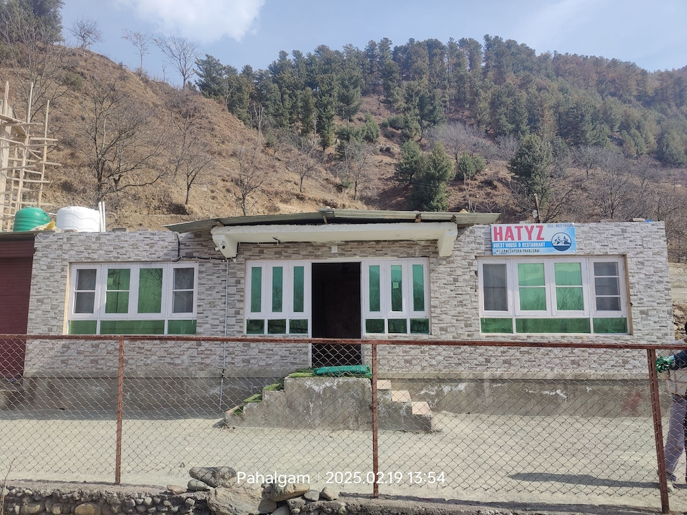 Hatyz Guest House And Restaurant