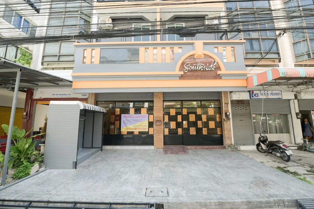OYO 347 Southside Residence