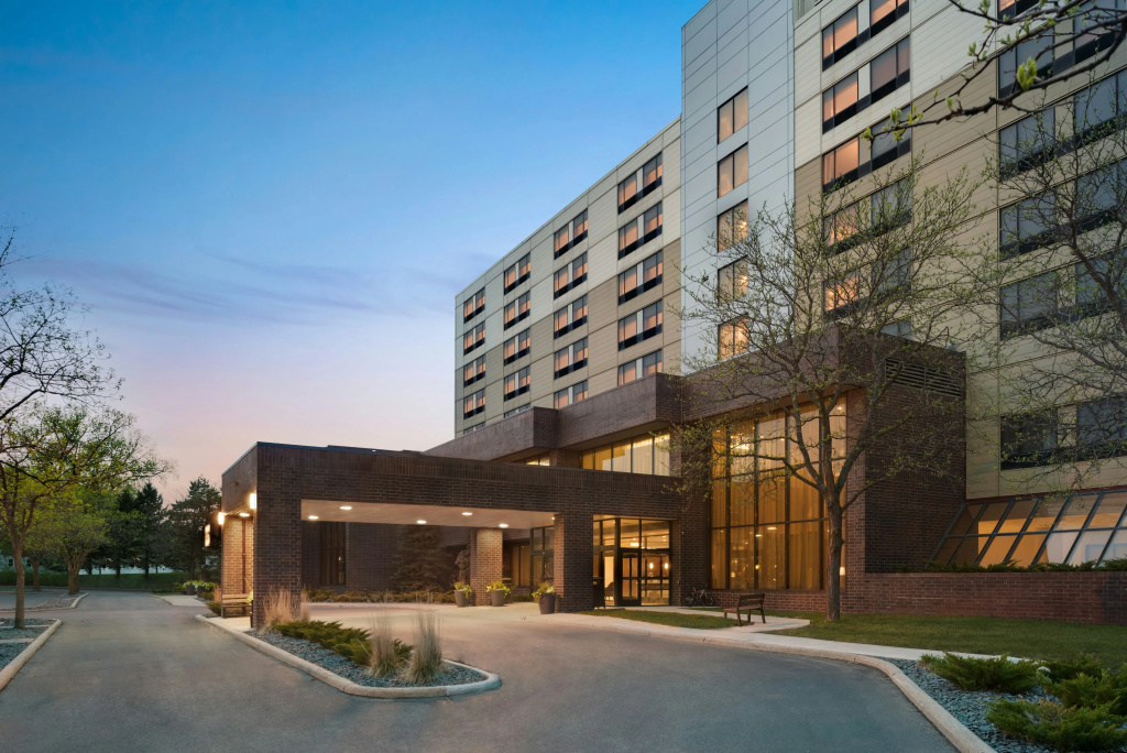 DoubleTree by Hilton St. Paul East