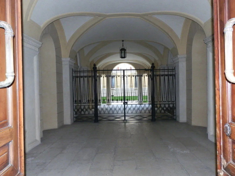 Lobby & Reception