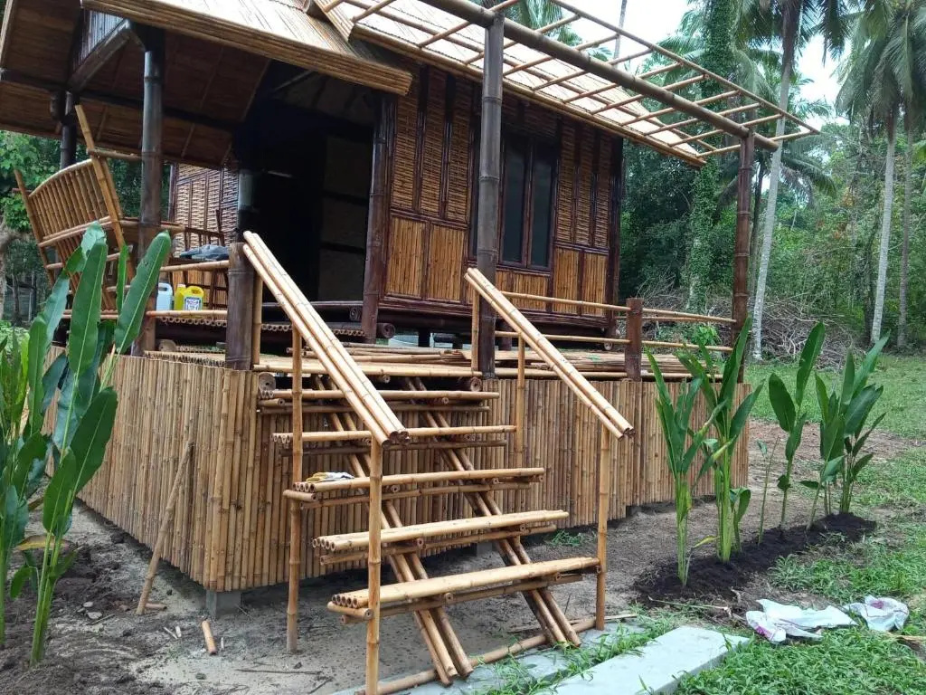 Bungalow with garden view