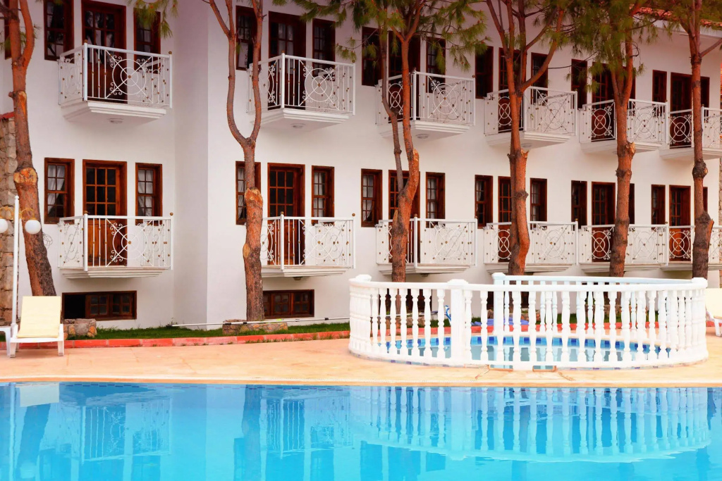 White Hotel — фото