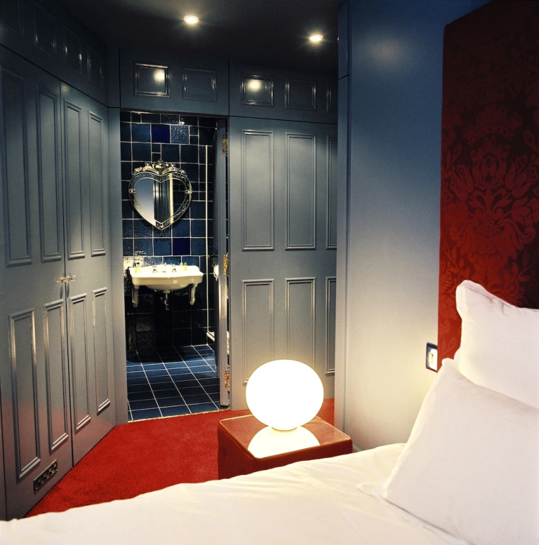 Hôtel du Petit Moulin, Haute Couture hotel by Lacroix 53