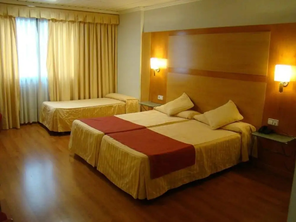 Standard Double room with balcony (full double bed)
