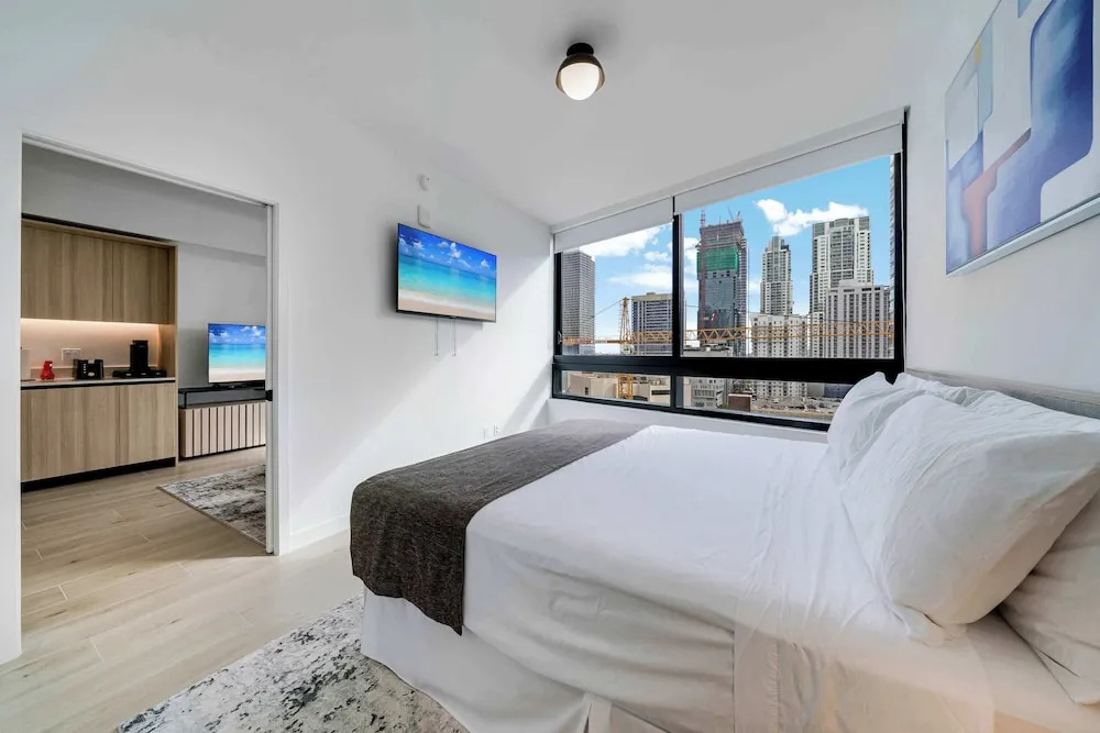 Sleek Escape-resort-style Stay With Pool & Parking photo 2