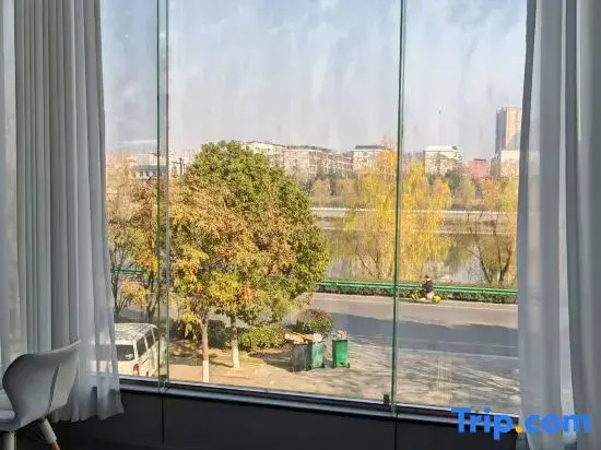 Suizhou Peninsula Lake View Hotel (Suizhou Museum)