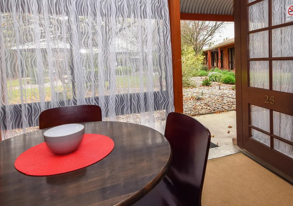 2 Bedrooms Standard Family room with garden view