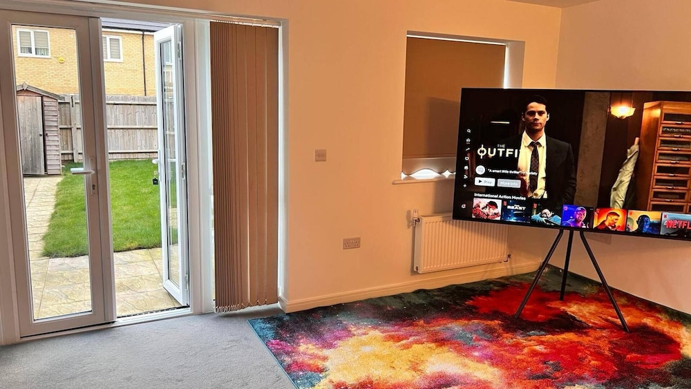 House- Sleeps 6 & Free Parking