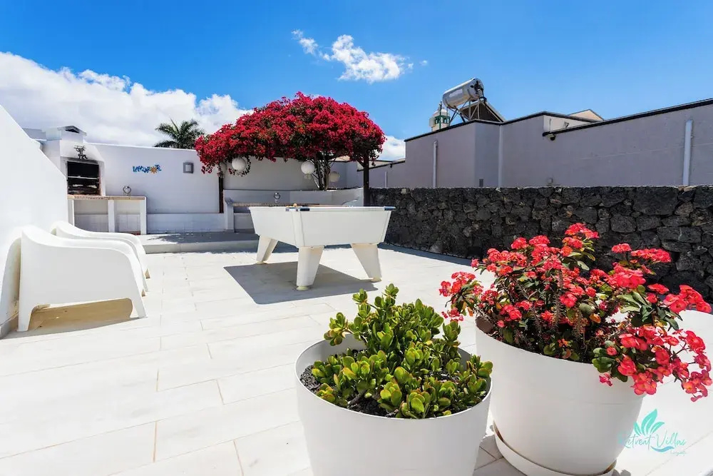 Remarkable 5-bed Villa in Playa Blanca