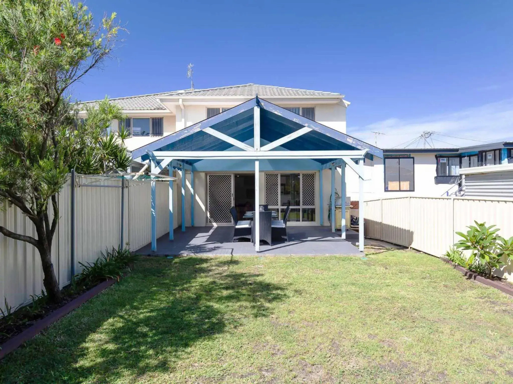 'Walk on Birubi', 1/40 Ocean Ave - Pet Friendly, WIFI, Boat Parking & Water Views