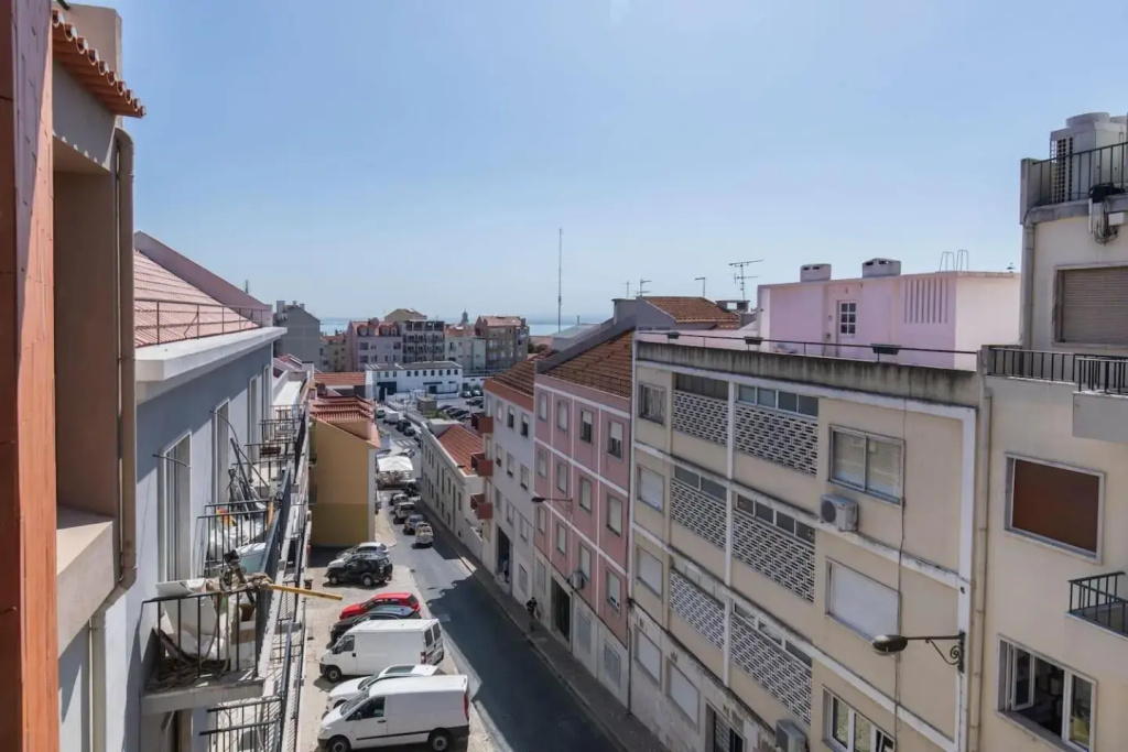 Lovelystay - Sunshine Residence in the Heart of Graça