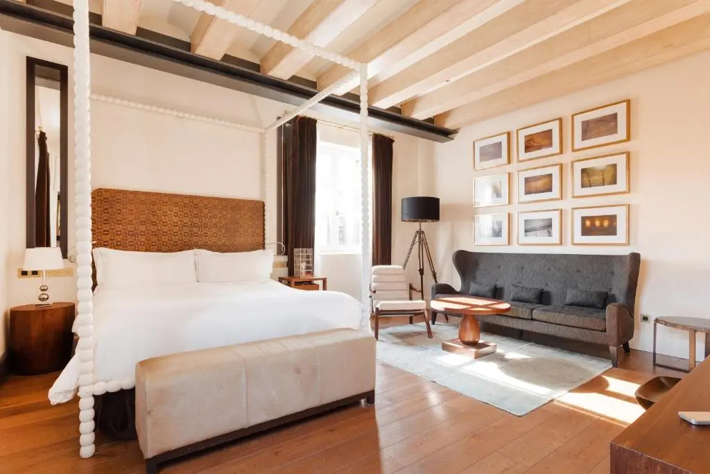 Double Suite (full double bed)