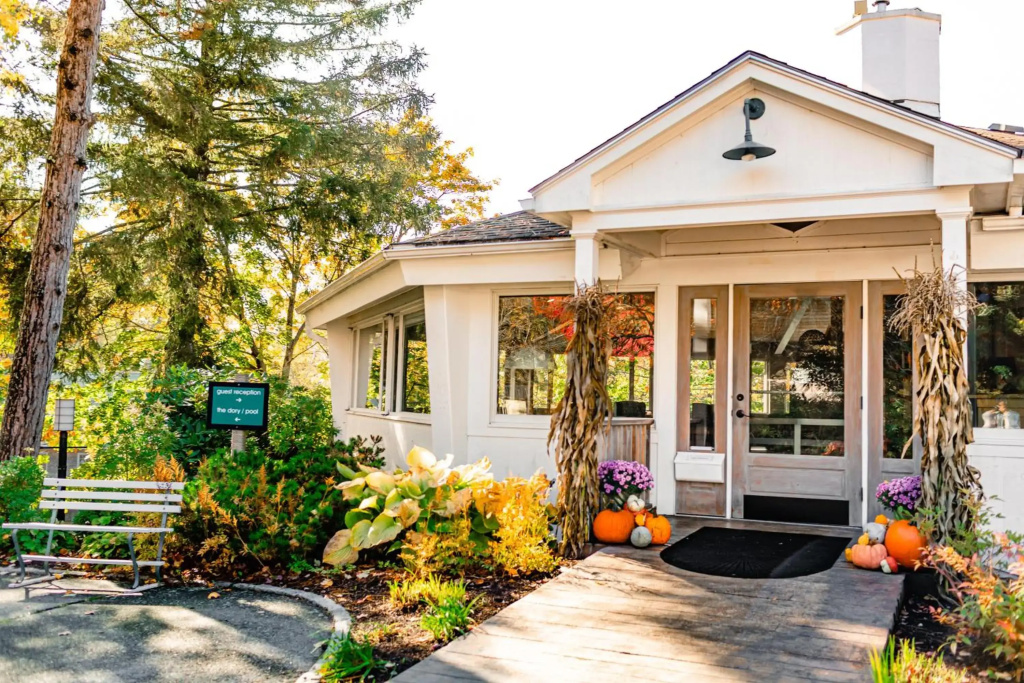 Village Cove Inn