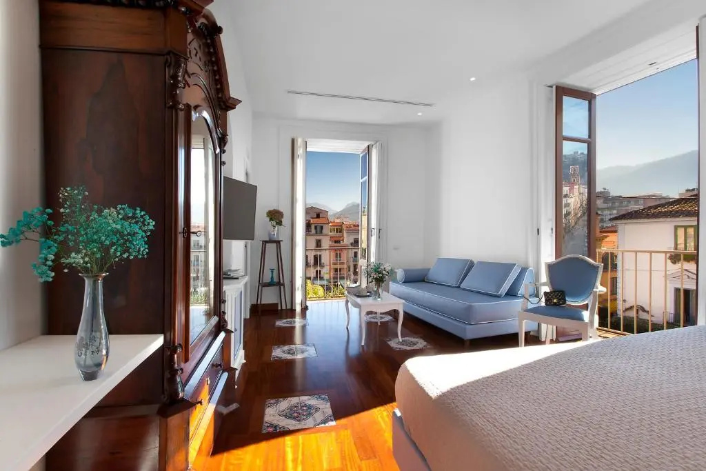 Deluxe Double room with balcony (full double bed)