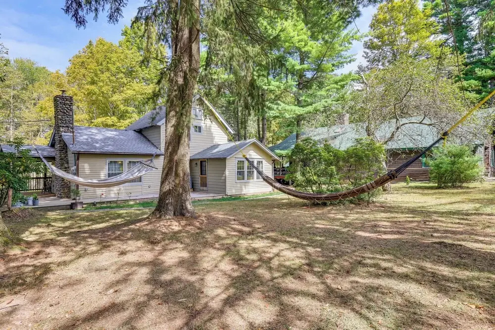 Ski, Swim, Relax: Old-fashioned Poconos Getaway