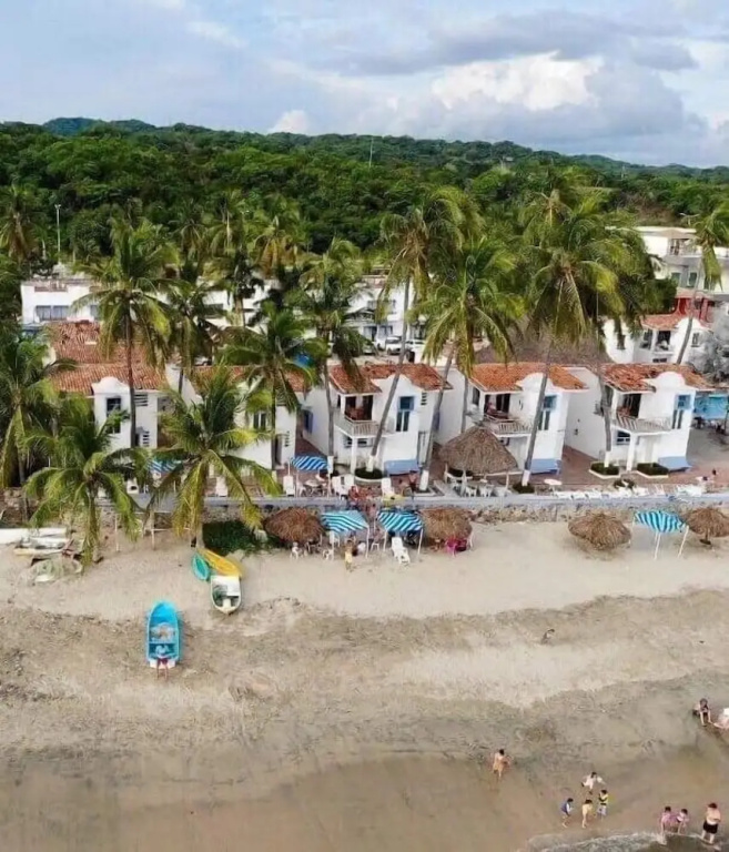 2 Bedrooms Bungalow beachfront