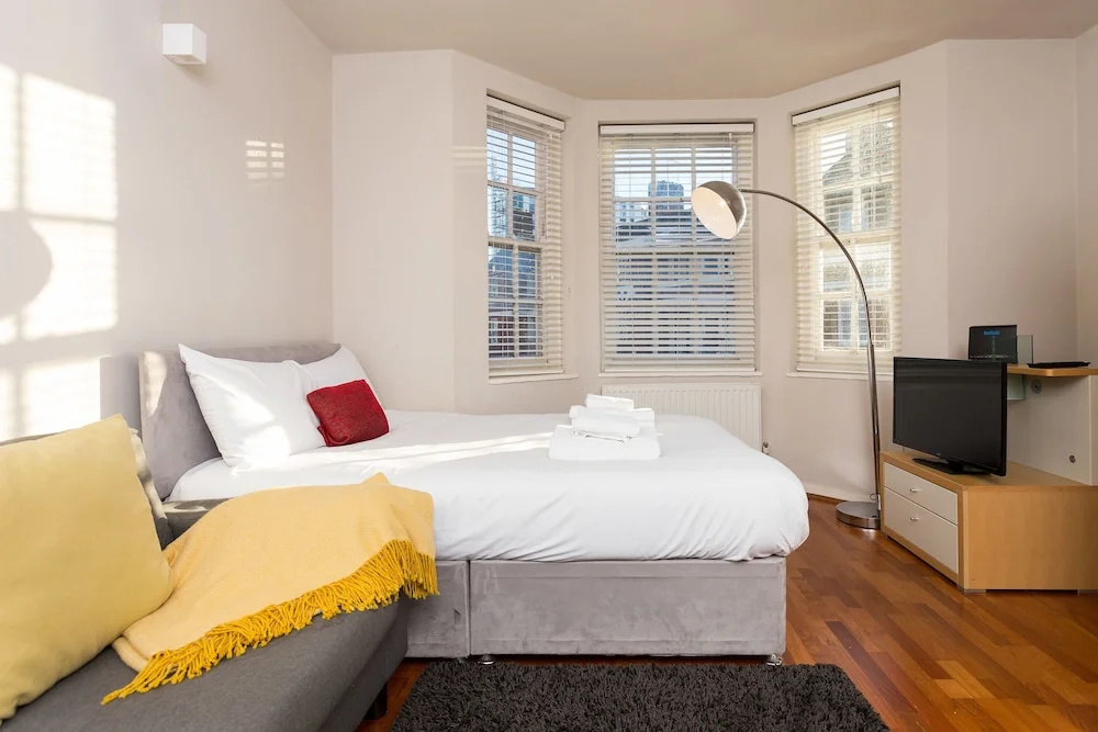 2 Bedroom Flat Sleeps 4 in Pimlico
