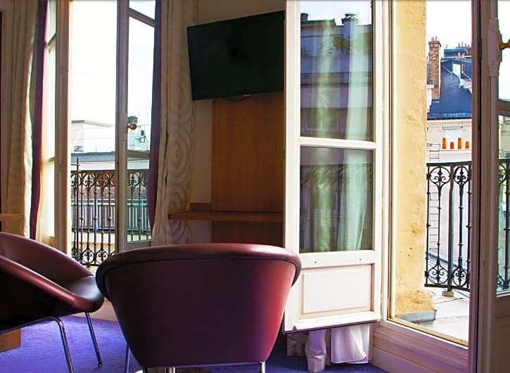 Hotel de Sevigne 144