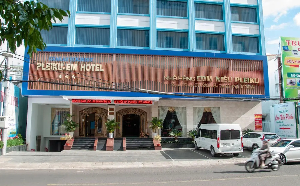 7S Hotel Pleiku & EM