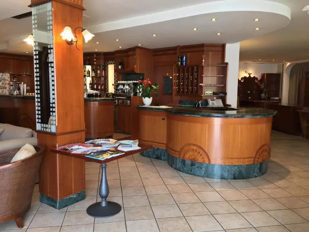 Lobby & Reception
