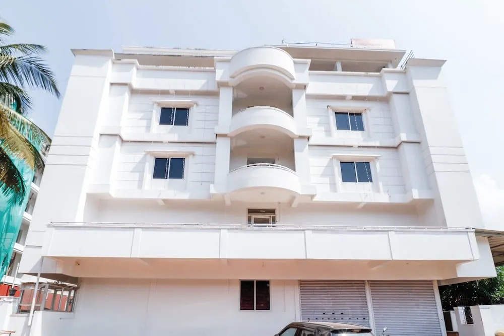 Oyo 28076 Samrudhi Residency