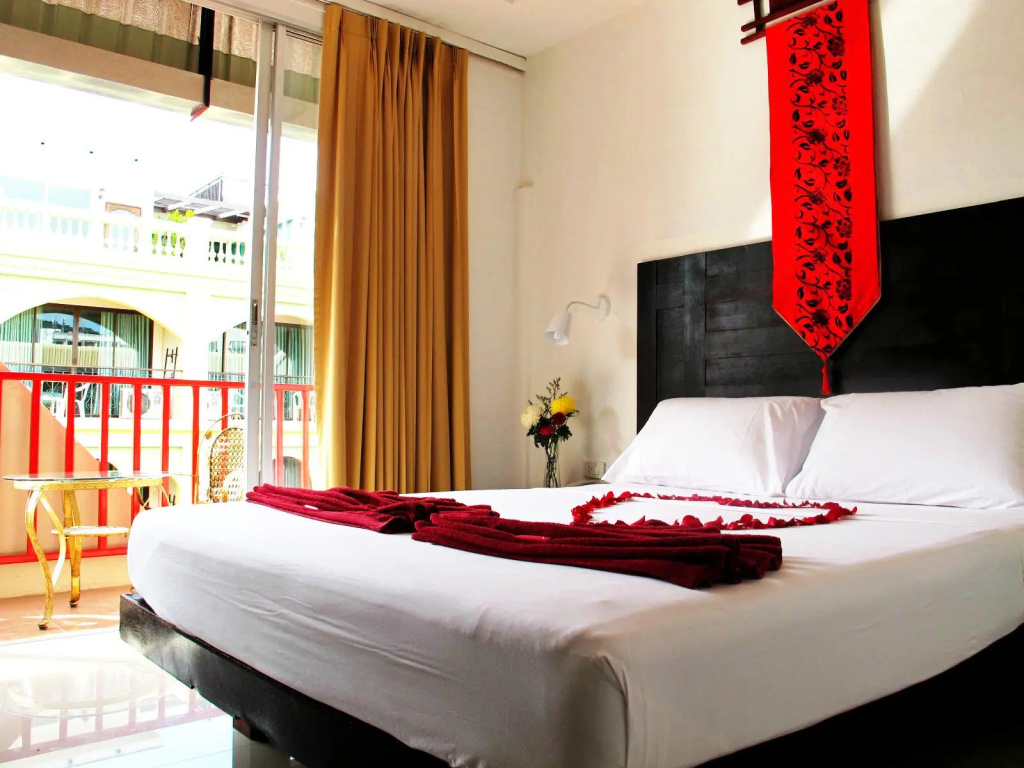 Deluxe Double room (full double bed)