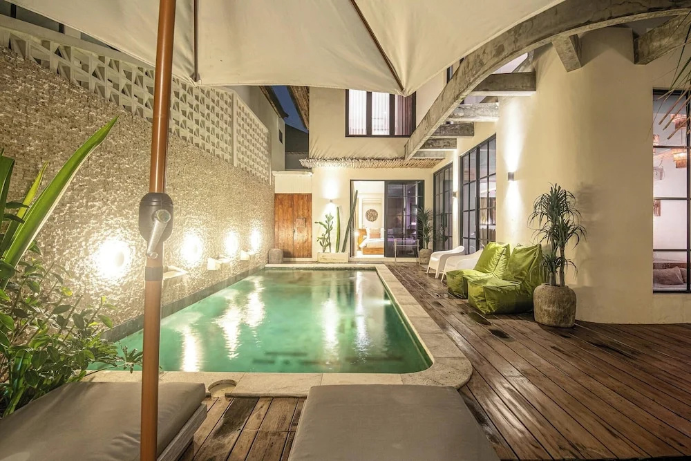 Elegant 4BR Seminyak Villa 10min From the Shore