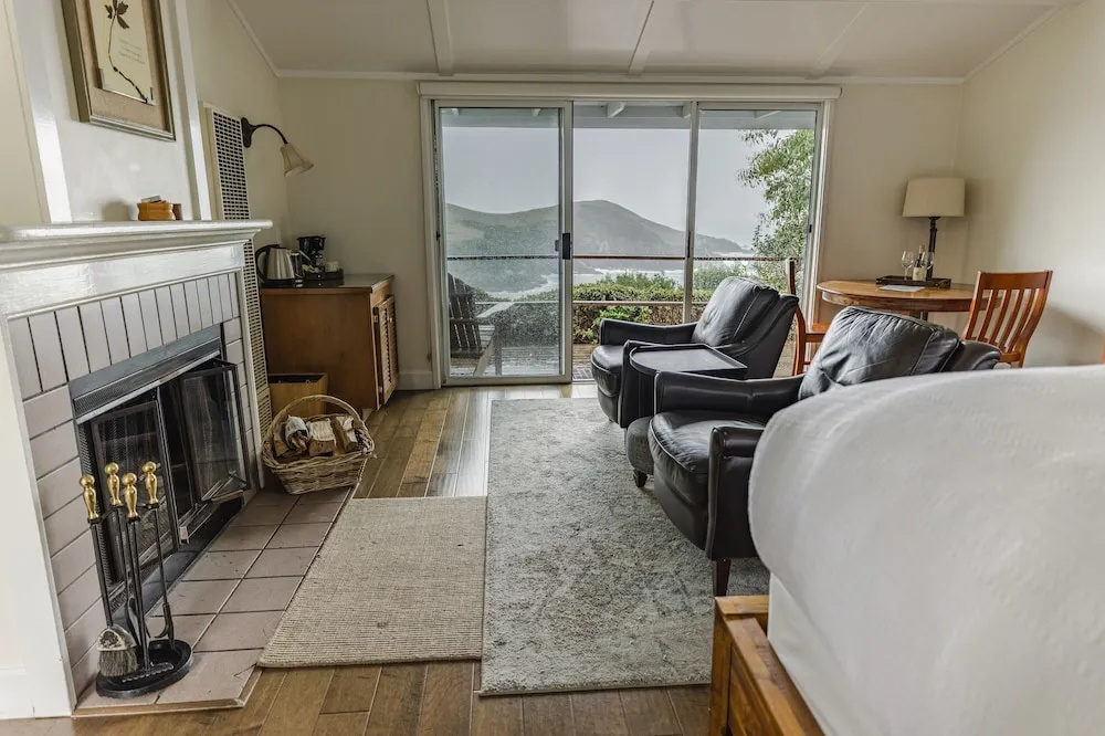 Deluxe Double room (full double bed)