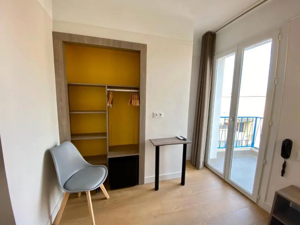 Economy room
