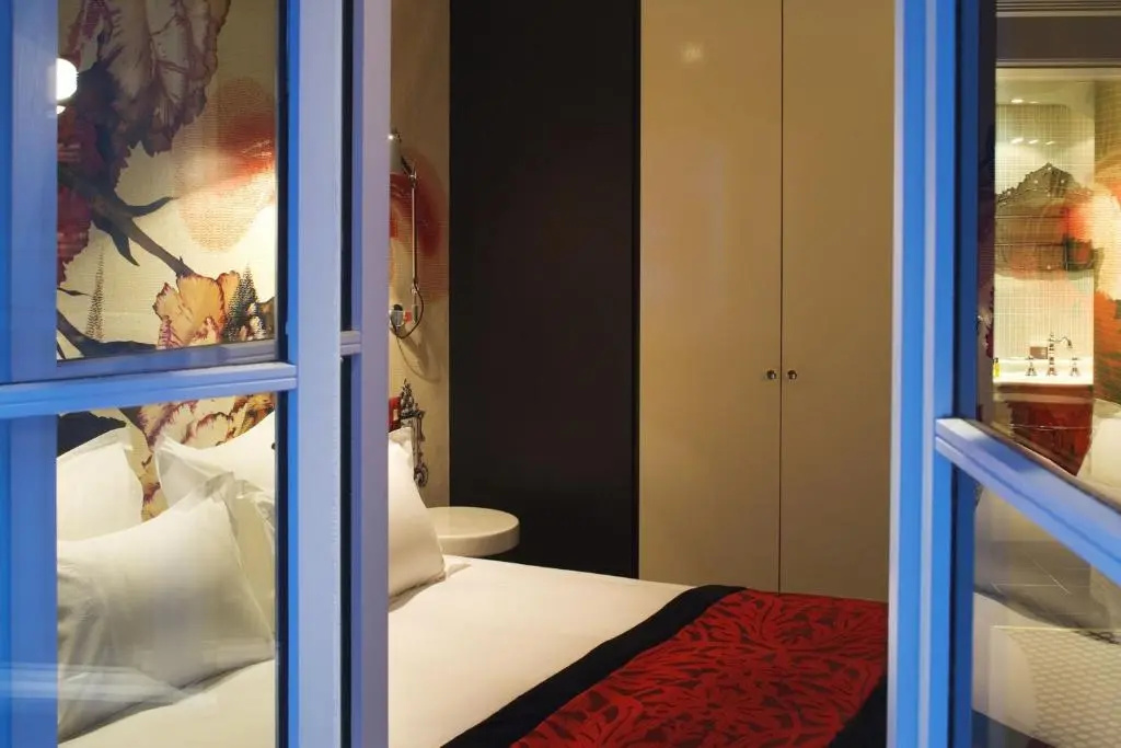 Hôtel du Petit Moulin, Haute Couture hotel by Lacroix 41
