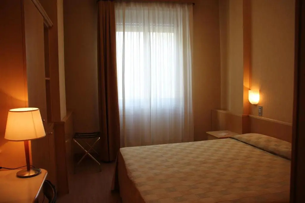 Double room (full double bed)