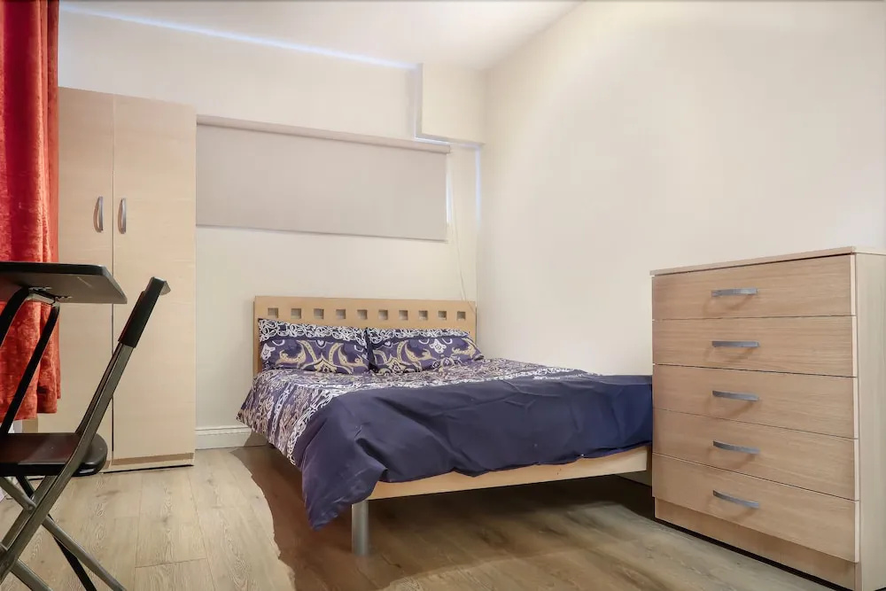 Saltwell Street Deluxe En Suite Room