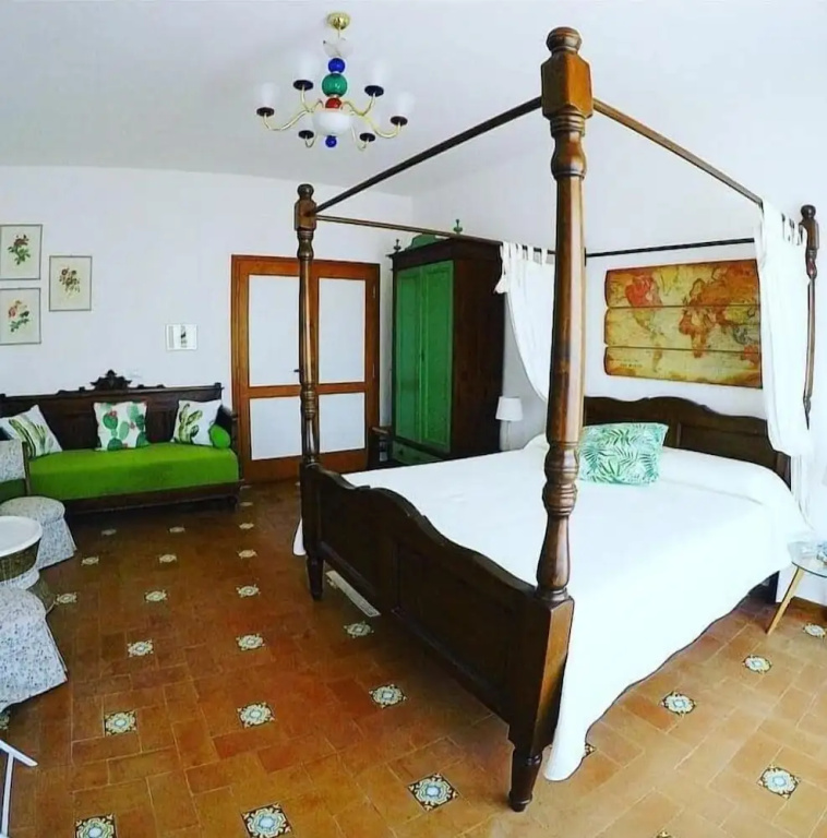 Deluxe Double room with city view (full double bed)