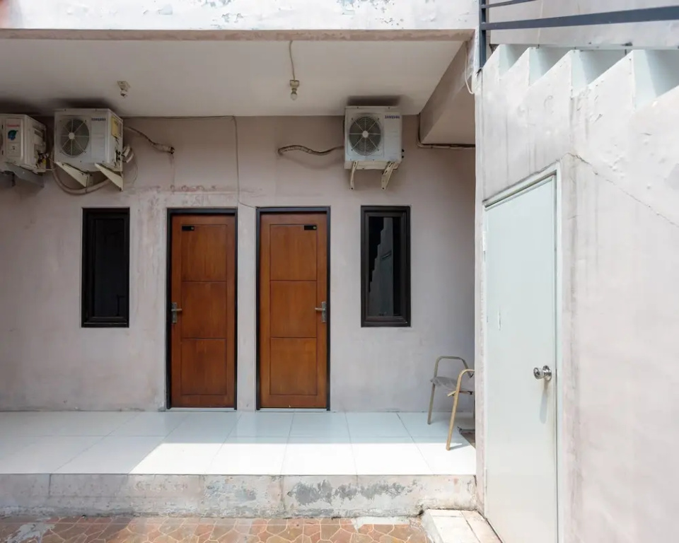 RedDoorz at Osuko Residence Sukomanunggal Jaya