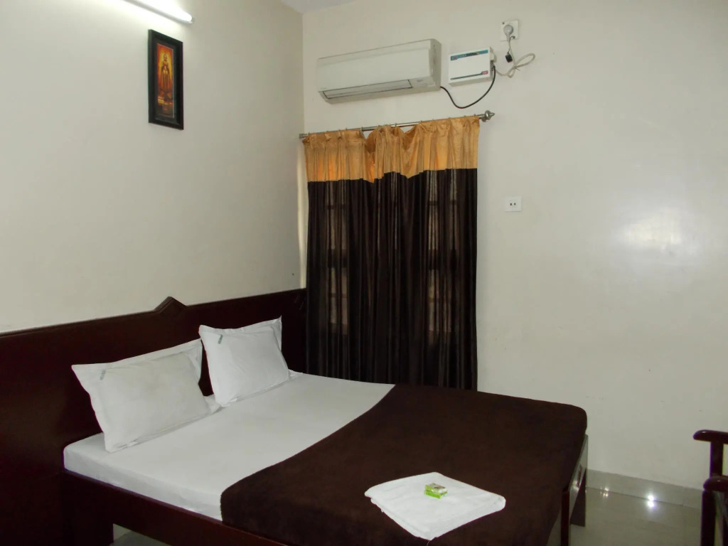 Standard Double room (full double bed)