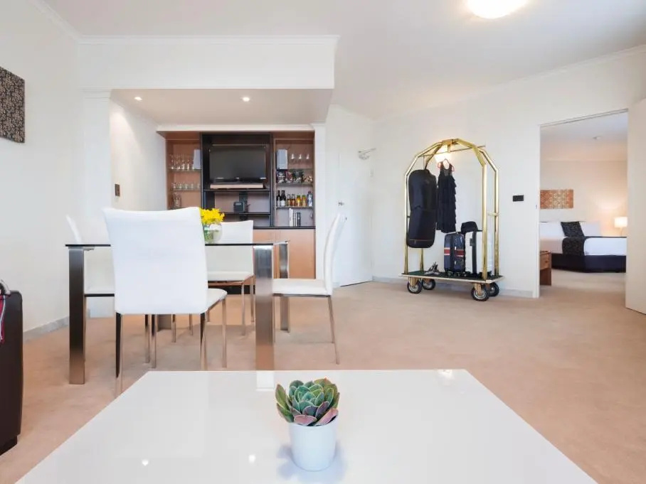 Ramada by Wyndham Diplomat Canberra - Chambres