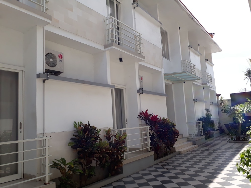 Kubu Anyar Hotel