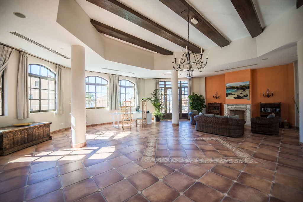 Lobby & Reception