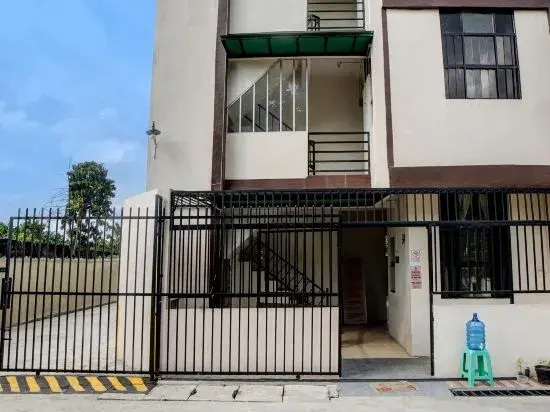 OYO 92429 Vania Guest House