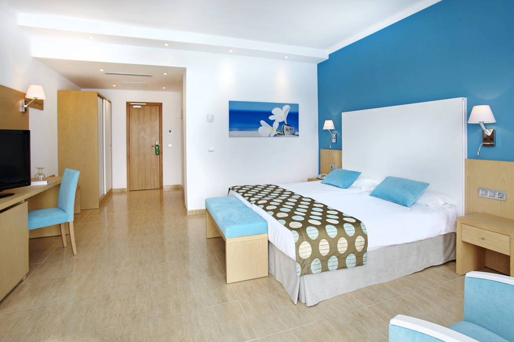 Universal Hotel Marqués — 4