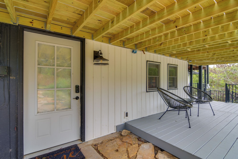 Steps to Table Rock Lake! Family Escape w/ 2 Decks