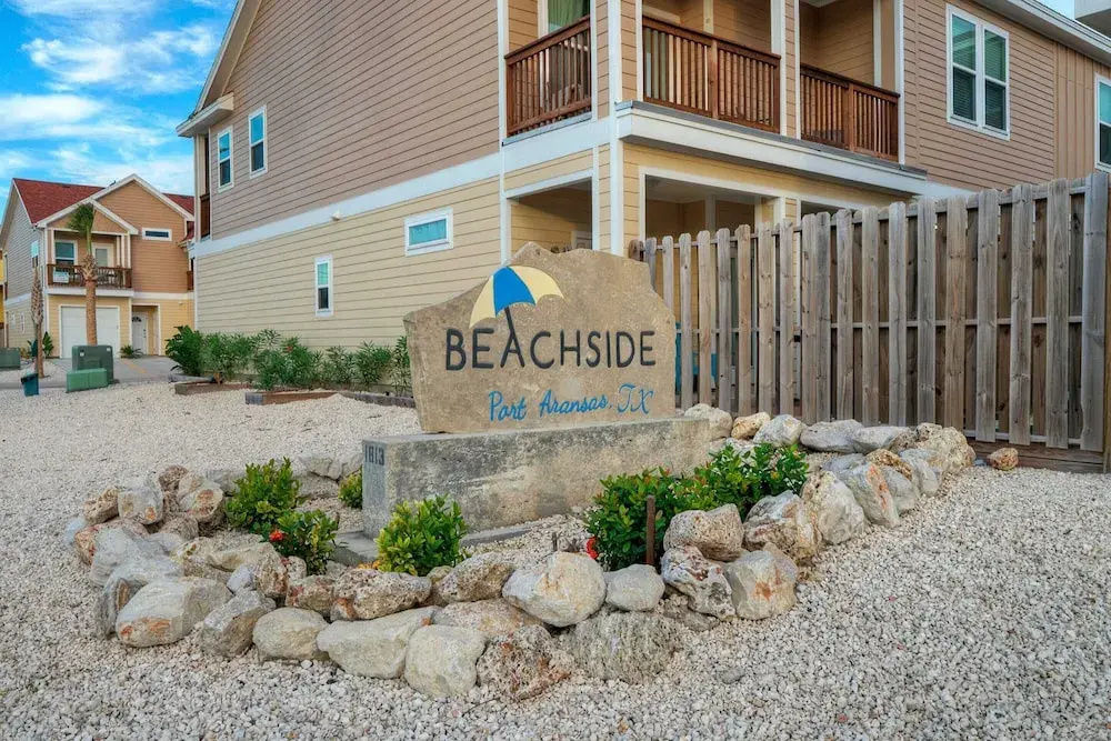 Sleeps 29, 3 Homes Beachside Resort Pool, Walk to the Beach