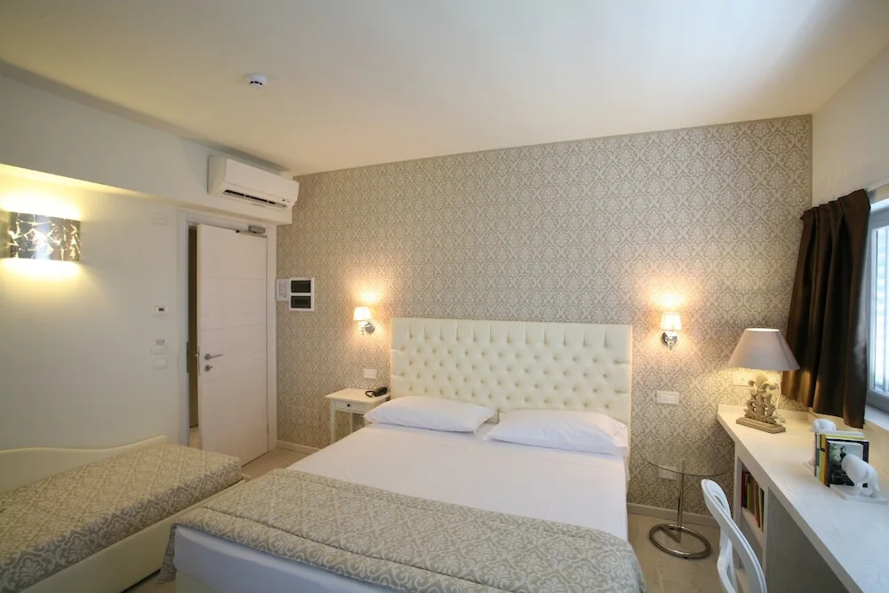 1 Bedroom Comfort Triple room with balcony and with city view