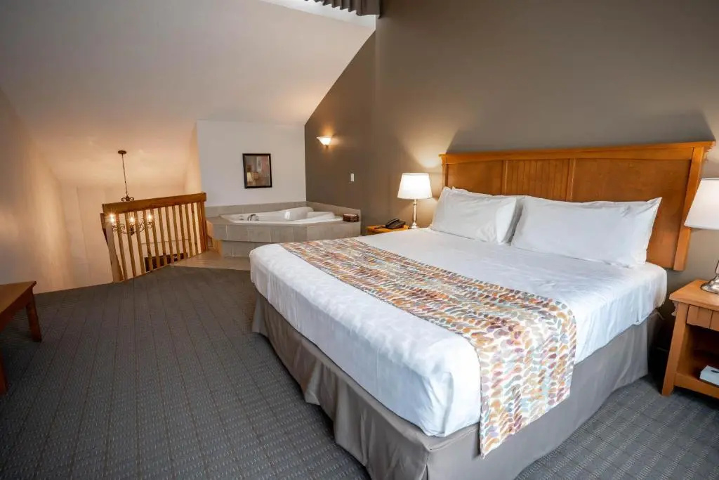 Deluxe Double Suite (full double bed)